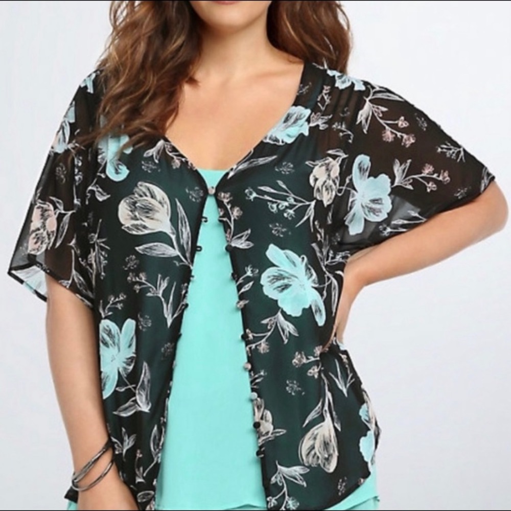Torrid Black Floral Sheer Short Dolman Sleeve Covered Button Top NWOT
